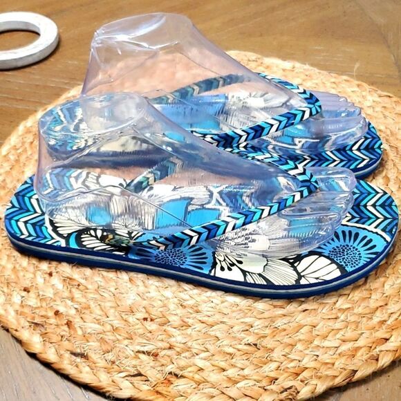 Vera Bradley Blue Floral Flip Flops (L, 9-10) - Picture 4 of 9